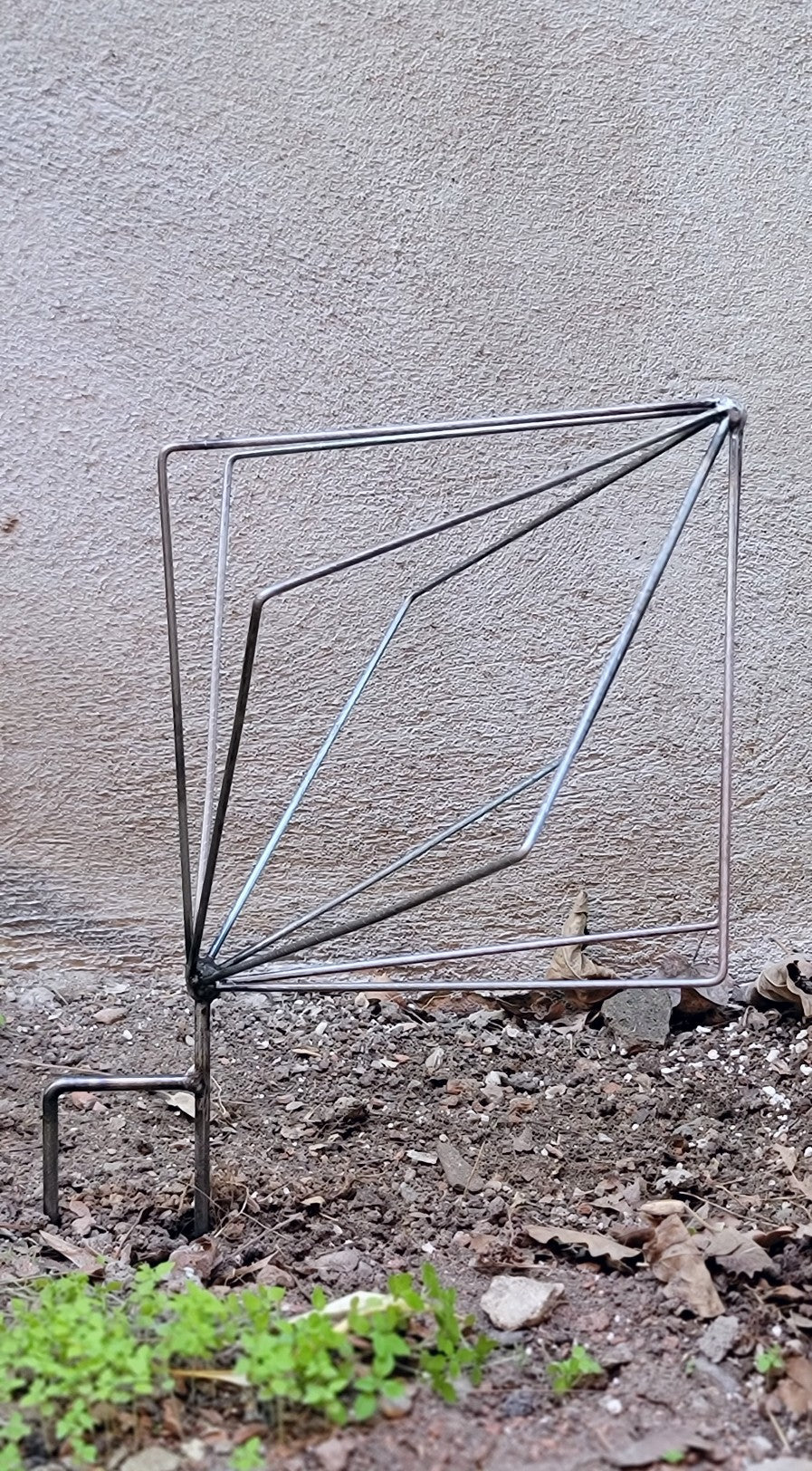 Geometric Shape Metal Garden Art Sculpture with Stake